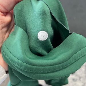 Kelly green lululemon legging, minimal pilling, size 12